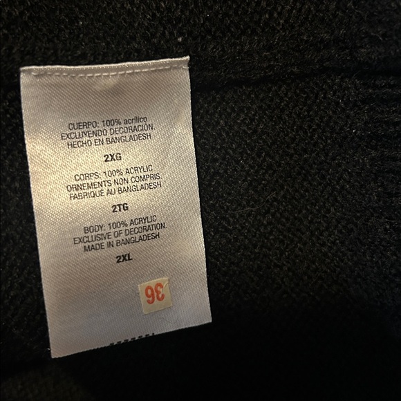 NHL Black and White half Zip-Up Sweater - Picture 9 of 9